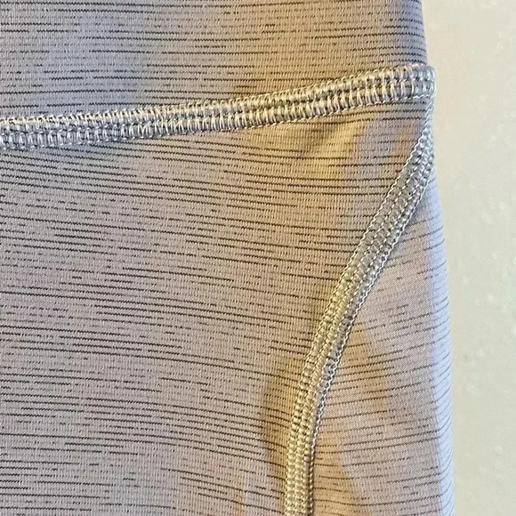Outdoor Voices Tech Sweat Two Tone Crop 3/4 Leggings Beige Sz XS - Picture 4 of 4